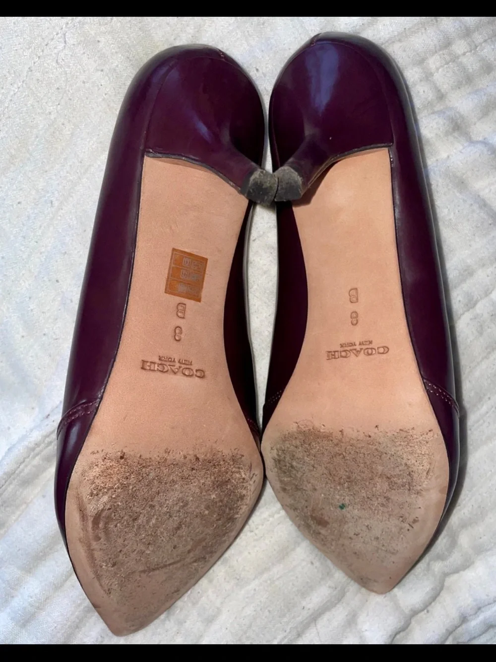 Coach Pointed-Toe Leather Pumps in Burgundy with Gold Plaque US 8 - Picture 7 of 11